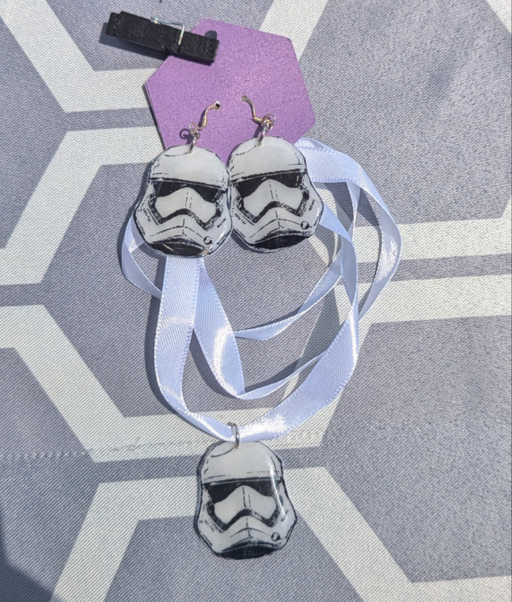 Star Wars Storm Trooper necklace & matching earrings